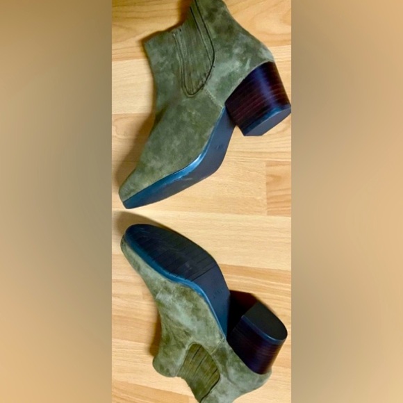 Array Pull On Olive Green Suede Ankle Chelsea Boots Size 7 Wide /New W/O box/tag - Picture 2 of 8